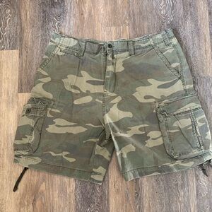 US Expedition Camouflage Cargo Shorts
100% Cotton
Size 44